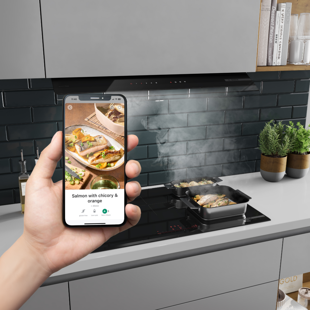 Smarte Küchensteuerung in moderner Einbauküche